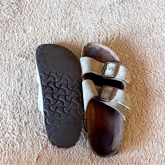 Cute ✨Birkenstocks✨ - Picture 3 of 4